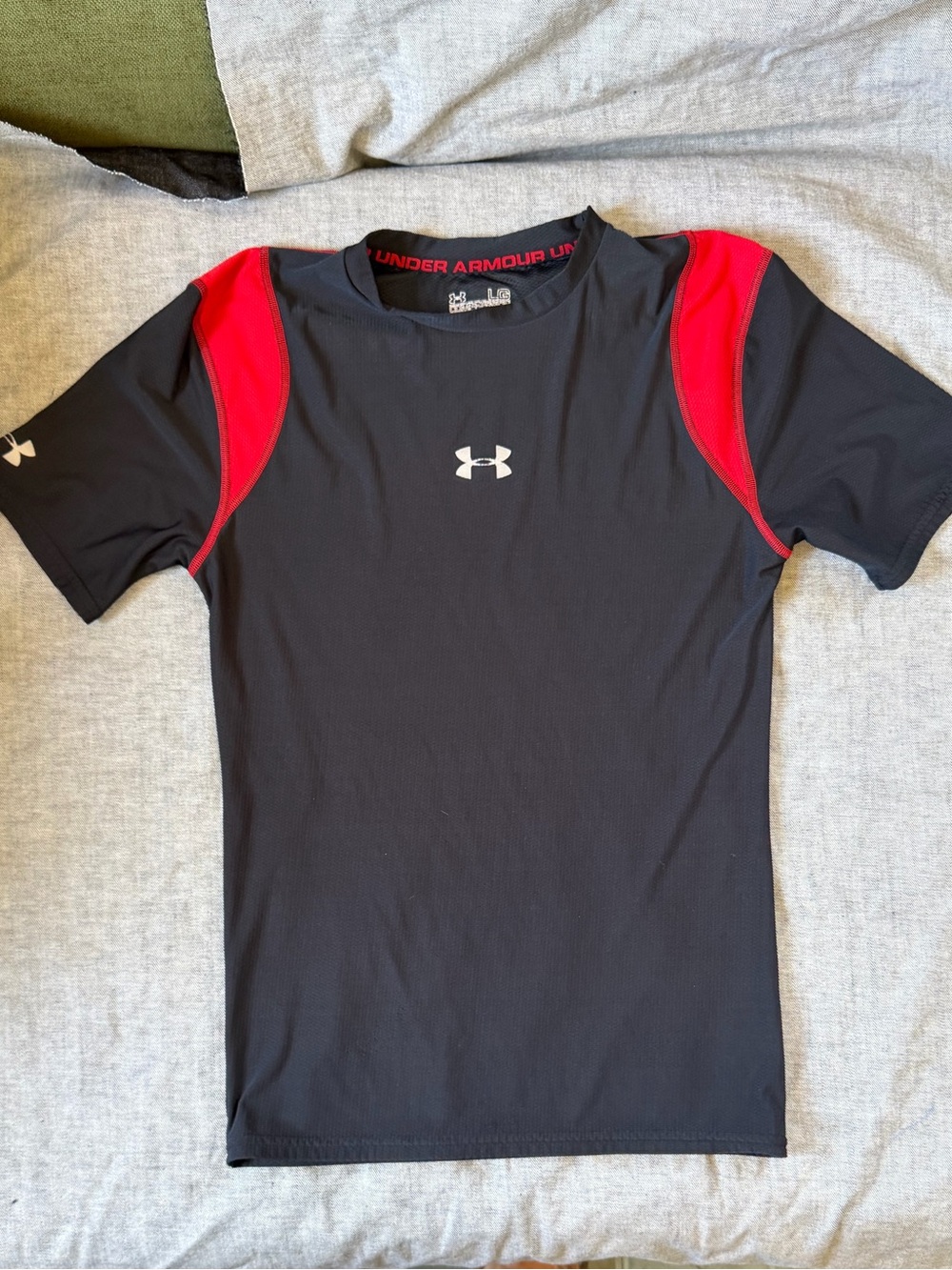 Under Armour Men’s Black with Red Shoulder Performance Tee